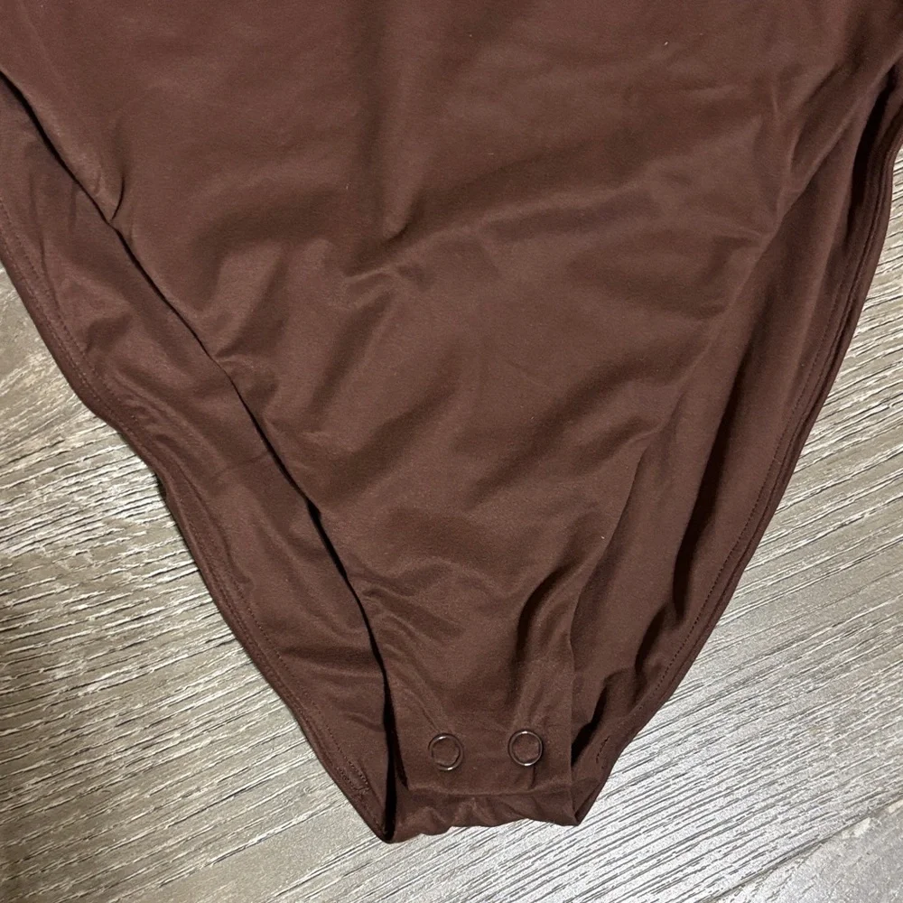 Bodywear by Victoria with FeatherSoft™ Innovation Short Sleeve Bodysuit - Picture 4 of 4